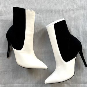 ⚡️FREE SHIPPING⚡️Steve Madden Sock Boots size 6